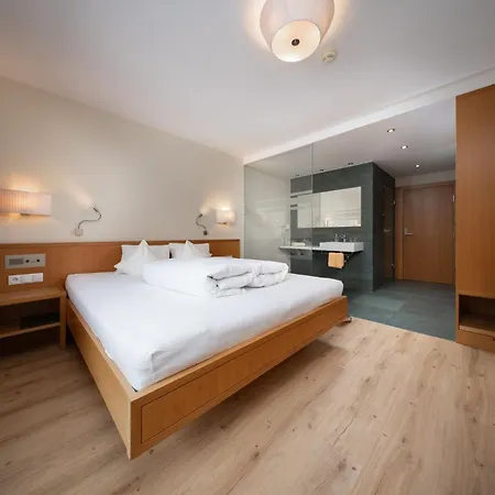 Garni Maria Theresia - Official Oetztal Summer Card Partner Hotel Solden