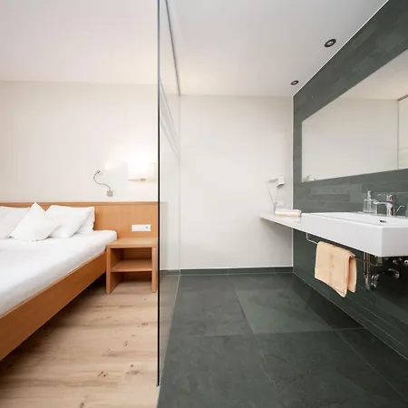 Garni Maria Theresia - Official Oetztal Summer Card Partner Hotel Solden