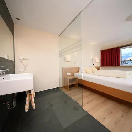 Hotel Garni Maria Theresia - Official Oetztal Summer Card Partner Hotel