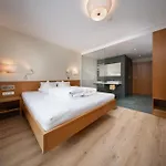 Hotel Garni Maria Theresia - Official Oetztal Summer Card Partner מלון זולדן